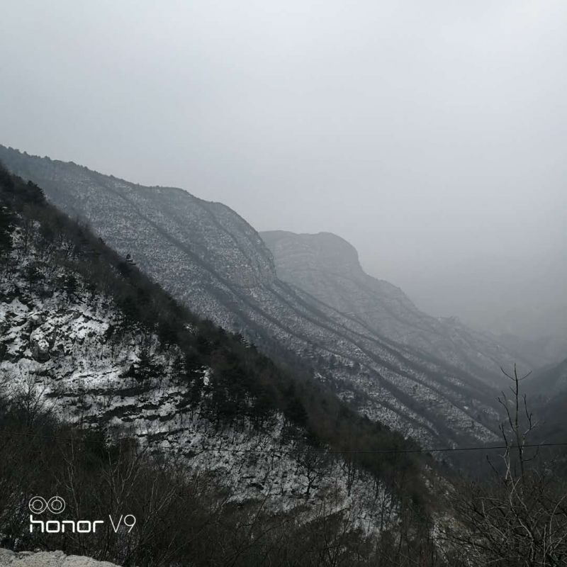 河南眾光生態(tài)新材料有限公司開(kāi)工前先去登登山，而且還是雪山